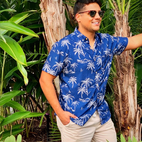 Twisted Toucan The Uncle Rico Button Down Short Sleeve Shirt - Picture 1 of 5
